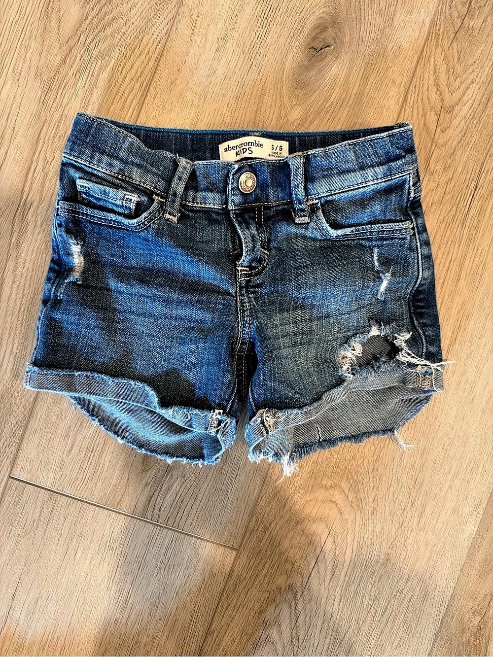Abercrombie Kids Girls Midi Destroy Jean Shorts Girls Size 5/6 Distressed Denim